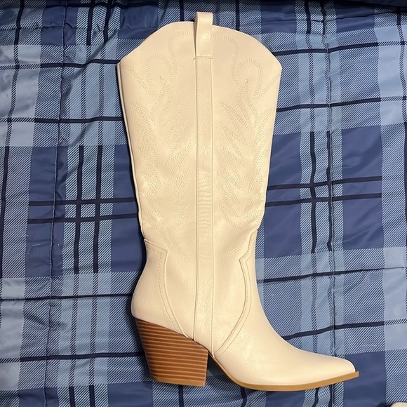 White Western-Style zip up Women's Boots - Picture 5 of 7